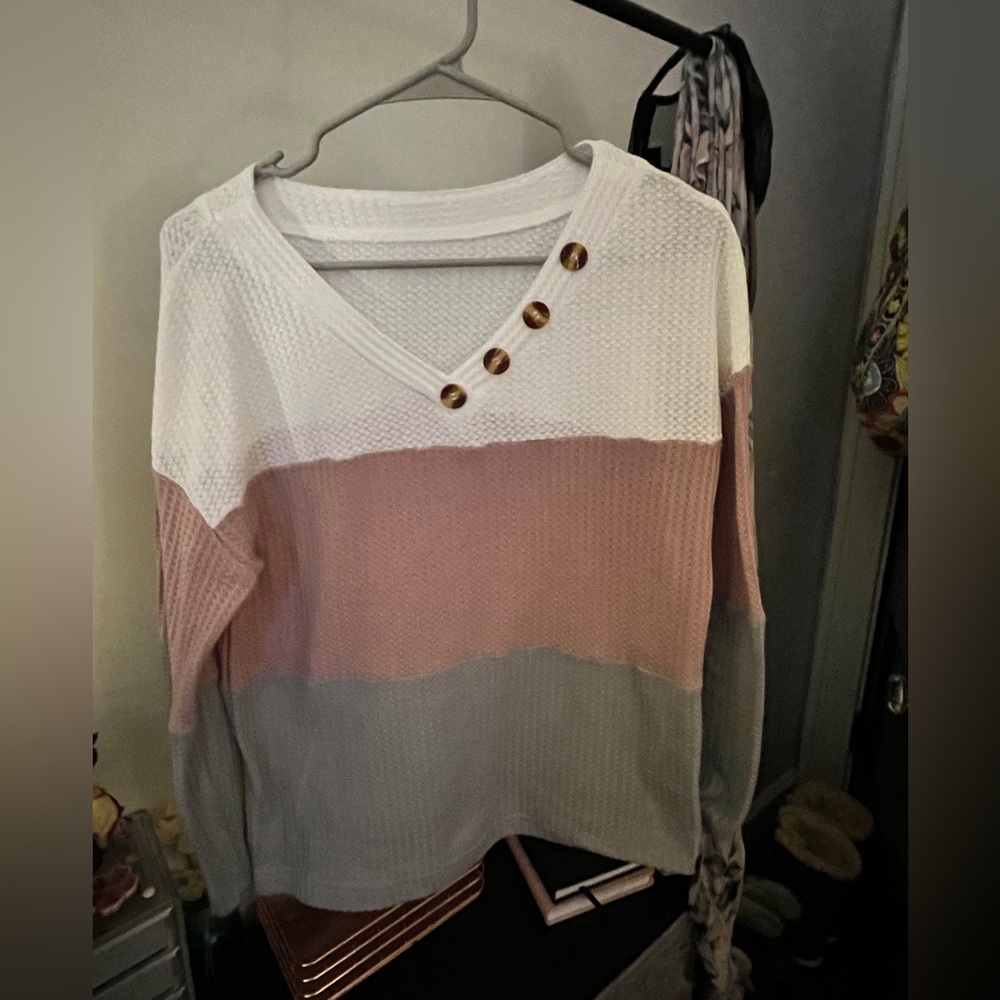 Very cute lightweight sweater